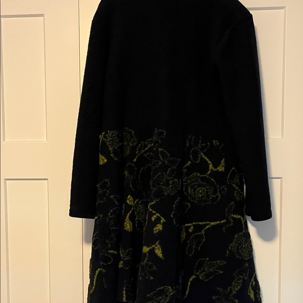 Elegant Navy and Green Floral Women's Coat - Picture 6 of 7